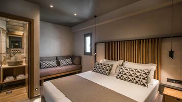 Minibar, in-room safe, individually decorated, individually furnished