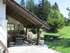 Outdoor banquet area - Casa Viva (Ajdovšcina)