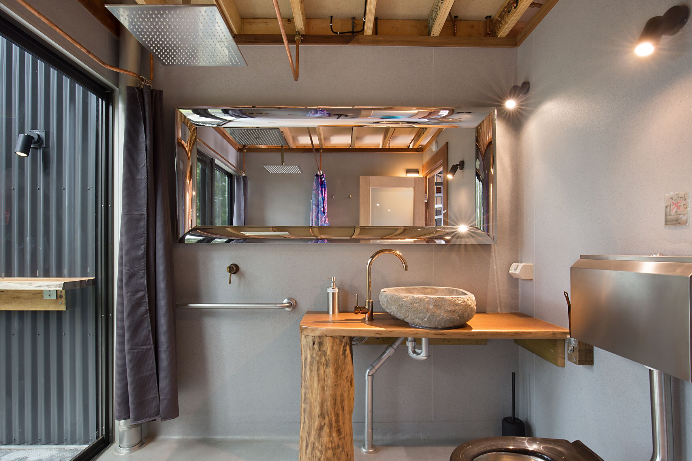 TREE HOUSE #2. Private, Tri-level with Gold Coast Hinterland Views