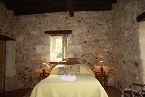 7 bedrooms, iron/ironing board, bed sheets - Domaine de La Fourtonie swimming pool spa (hectares of woods and meadows) (dordogne)