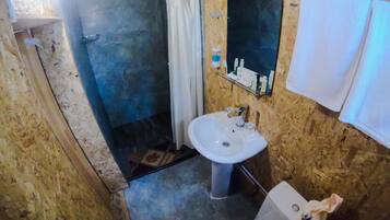 Standard Double or Twin Room | Bathroom | Shower, hydromassage showerhead, free toiletries, hair dryer