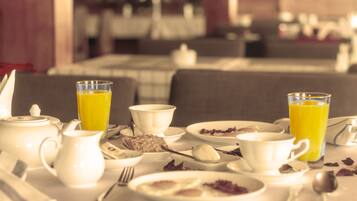 Free daily buffet breakfast