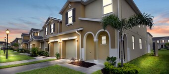 Family Friendly 4 Bedroom close to Disney in Orlando Area 5126A