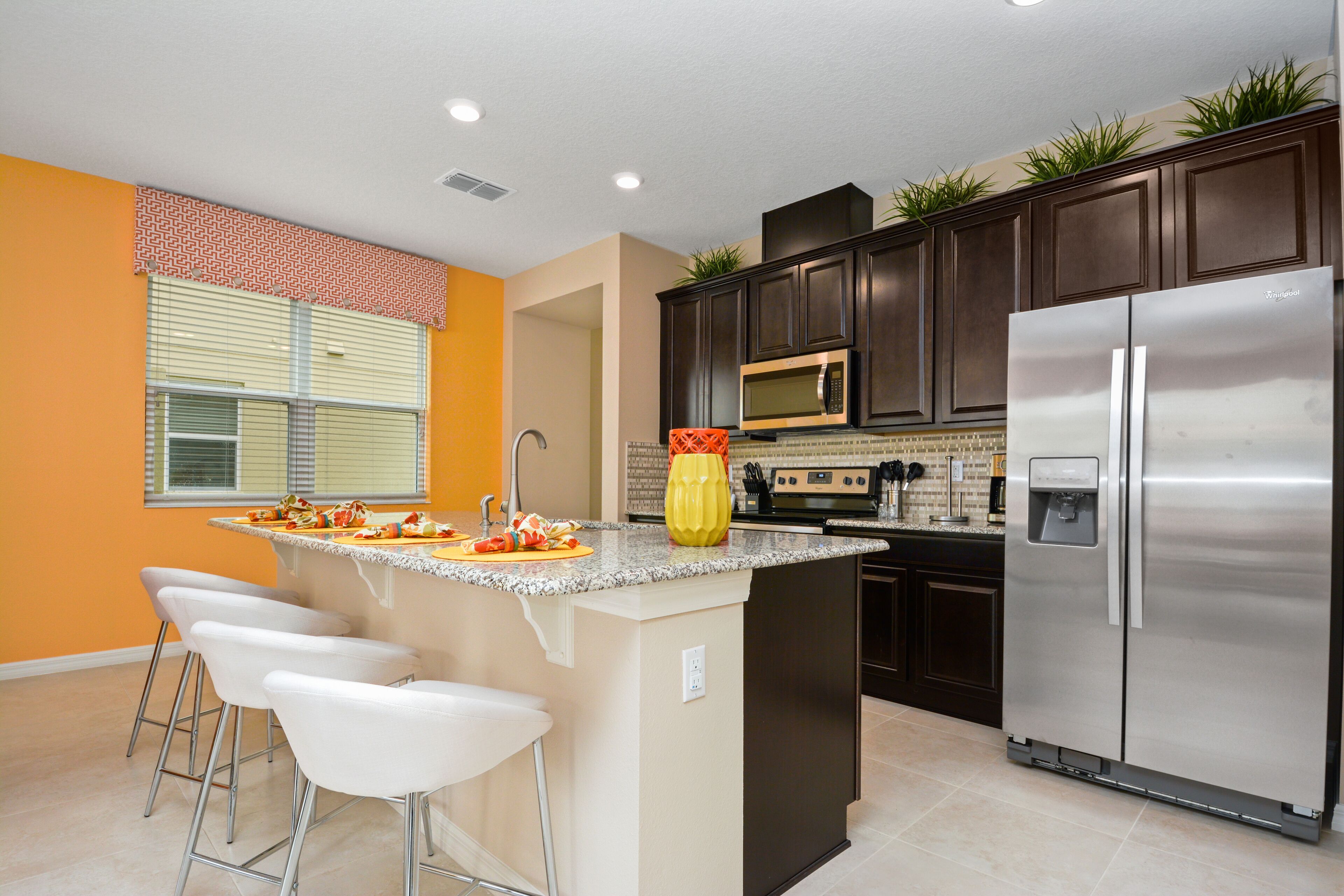 Casa geminada, 4 quartos | Cozinha americana privada | Geladeira grande, micro-ondas, fogão, cooktop