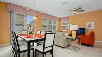 Townhome, 4 Bedrooms | In-room dining