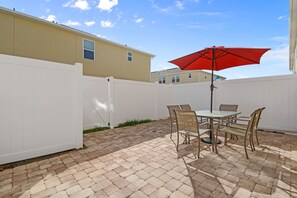 Maison mitoyenne, 4 chambres | Terrasse/Patio