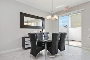 Townhome, 4 Bedrooms | In-room dining