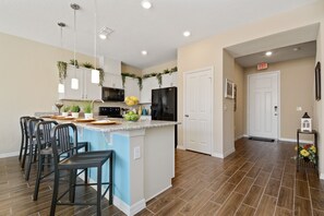 In-room dining - Family Friendly 4Bed Sleeps 8 Close Disney @CompassBayResort 5148 (Kissimmee)