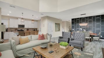 House, 5 Bedrooms | Living room | 60-inch flat-screen TV with cable channels, Smart TV, Netflix