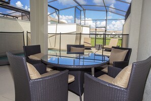 Pientalo, 4 makuuhuonetta | Terassi/patio