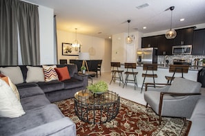 Resortwoning, 4 slaapkamers | Woonruimte | Een smart-tv, Netflix, Hulu en een dvd-speler