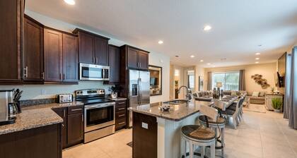 Wonderful 8Bd w/ Pool & GameRoom @ Encore 461