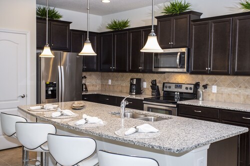 Luxury 5 Bedroom w/ Private Pool Close to Disney 8875