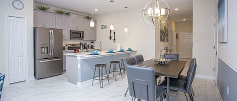 Townhome, 5 Bedrooms | In-room dining