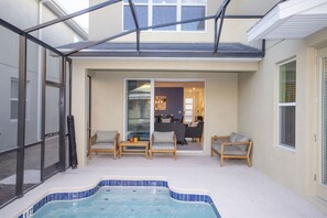 House, 5 Bedrooms | Private pool