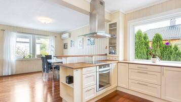 Leilighet | Eget kjøkken | Kjøleskap, ovn, kokeplater og oppvaskmaskin