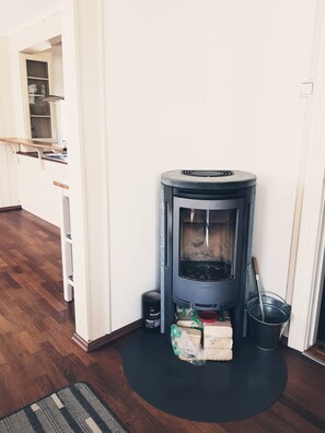 Fireplace - StayPlus 3BR City Apartment With Garden (Kristiansand)