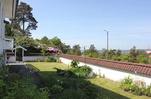 Garden - StayPlus Holiday Apartment With Patio (Kristiansand)