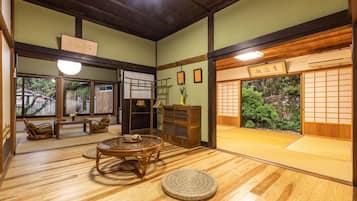 傳統客房, 非吸煙房 (Japanese Style, 8 Guests) | 羽絨被、獨特設計、獨特裝修、書桌