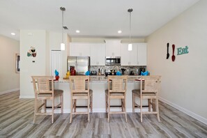 Casa de ciudad, 4 habitaciones | Área de sala de estar | Smart TV, Netflix, Hulu y reproductor de DVD 