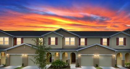 Family Friendly 4 Bedroom close to Disney in Compass Bay Resort 5108