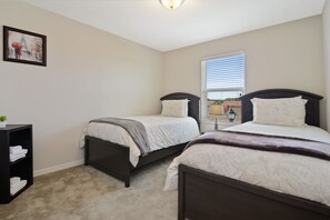 4 bedrooms, in-room safe, individually decorated, individually furnished - Four Bedrooms TownHome Compass Bay Resort 5130 (Kissimmee)