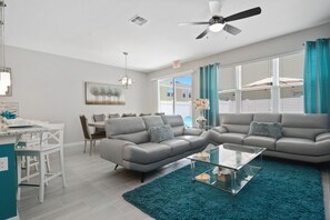 Villa, 4 Bedrooms | Living area