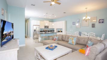 Resortwoning, 4 slaapkamers | Woonruimte | Een 60-inch smart-tv met kabelzenders, een televisie en Netflix