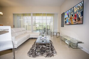 Townhome, 3 Bedrooms | Living area