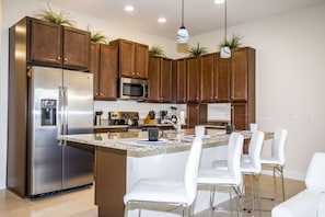 Maison en rangée, 3 chambres | Cuisine privée | Réfrigérateur grande capacité avec congélateur, four à micro-ondes
