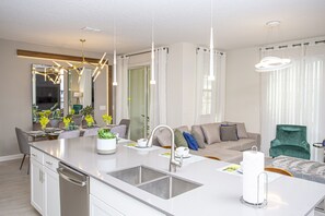 Townhome, 4 Bedrooms | In-room dining