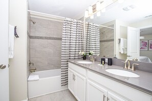 Maison mitoyenne, 4 chambres | Salle de bain