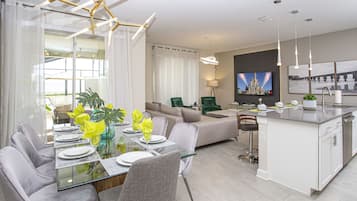 Townhome, 4 Bedrooms | In-room dining