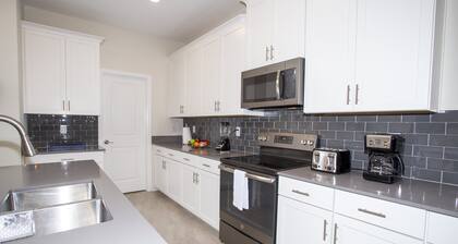 Fabulous 5 Bedrooms Close to Disney at Champions Gate Resort 8988