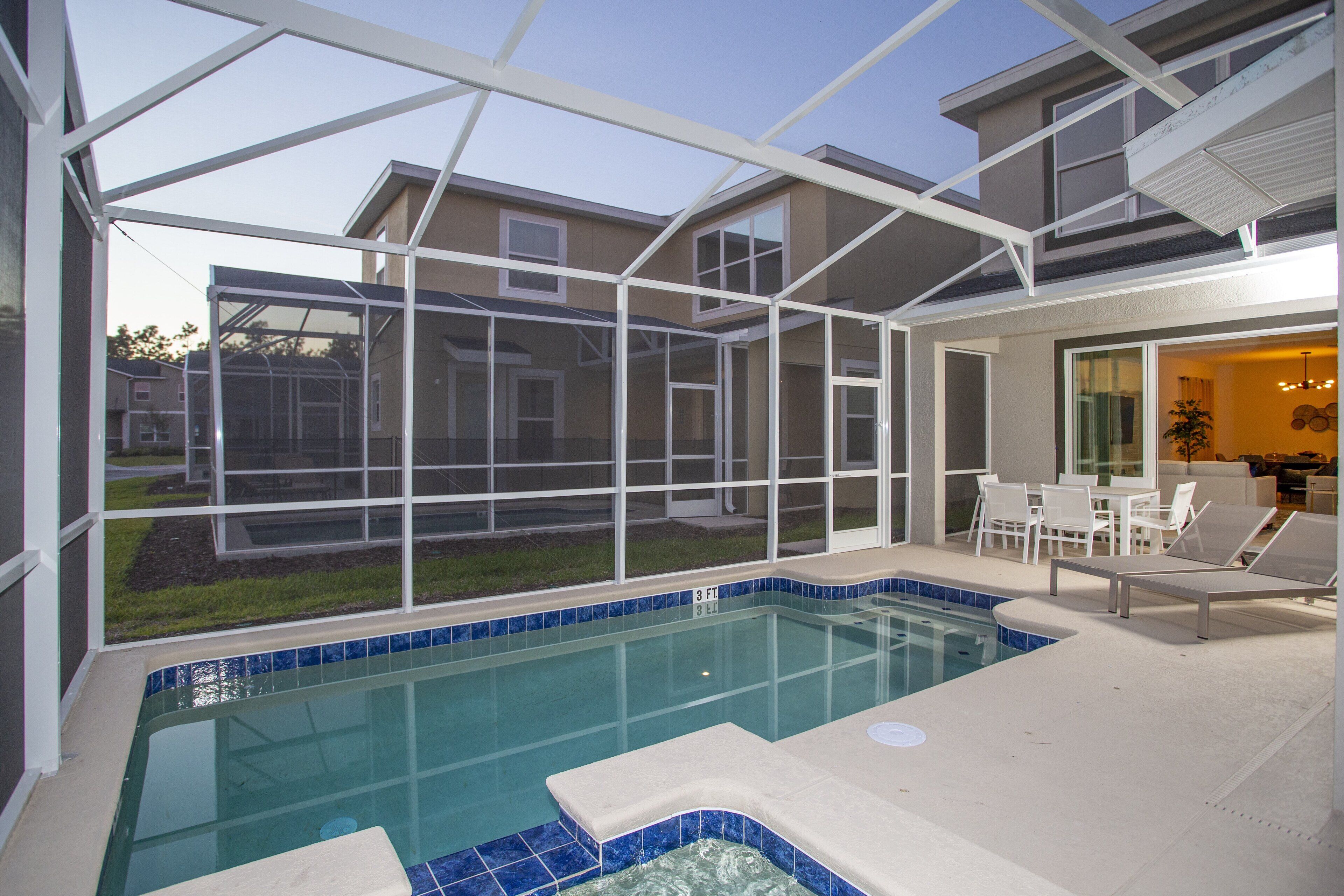 Outdoor pool, sun loungers, lifeguards on site