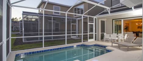 Outdoor pool, sun loungers, lifeguards on site