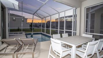 House, 5 Bedrooms | Terrace/patio