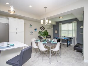 Apartment, 2 Bedrooms | In-room dining