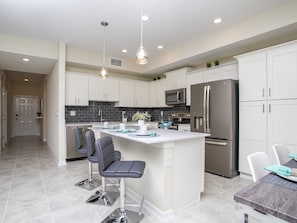 Apartment, 2 Bedrooms | Private kitchen