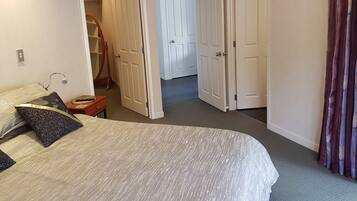 1 bedroom, individually decorated, individually furnished, desk