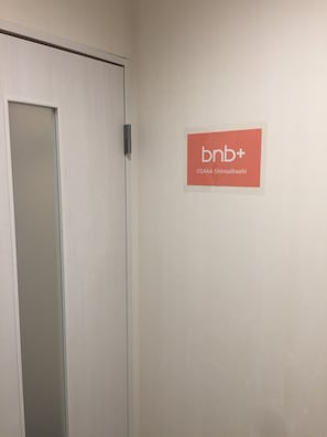 Reception - bnb+ Osaka Shinsaibashi - Hostel (Osaka)