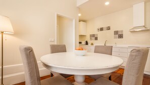 Apartment (1 Bedroom) | Interior - Nada03 · Faisama Historical 3 Design · Balcony · AC (Porto)