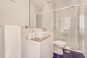 Apartment (0 Bedroom) | Interior - Nada02 · Faisama #2 Studio Next to Ribeira (Porto)