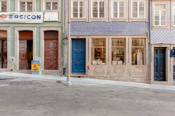 Apartment (1 Bedroom) | Interior - Nada01 · Cute and Simple Apartment in the Historic District (Porto)