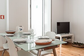 Apartment (2 Bedrooms) | Interior - Penha1 · Lisbon's Charming and Bright Apartment (Lisbon)