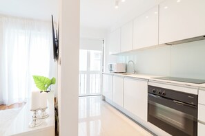 Apartment (1 Bedroom) | Interior - Chiad1 · Duque 53 Amazing Terrace · Netflix · AC (Lisbon)