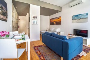 Apartment (0 Bedroom) | Interior - Mrtir1 · Bright Apartment Downtown Porto (Porto)