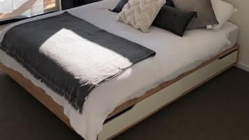5 habitaciones, caja de seguridad en la habitación y cuna de viaje