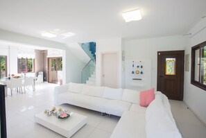 Smart TV, DVD player, ping pong, music library