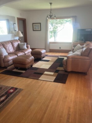 Smart TV - A Great Get Away From Suburbia! (Hay Springs)